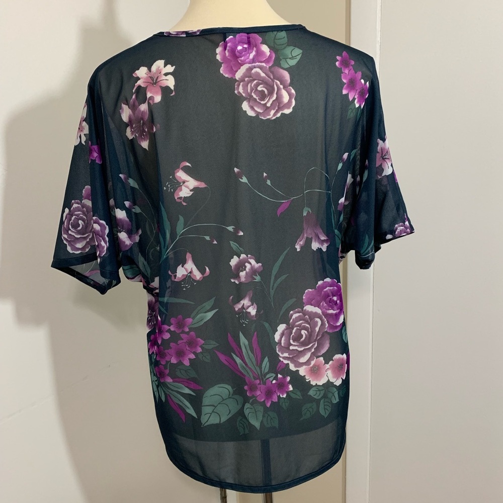 Women’s Sheer Flower Blouse - Picture 6 of 8